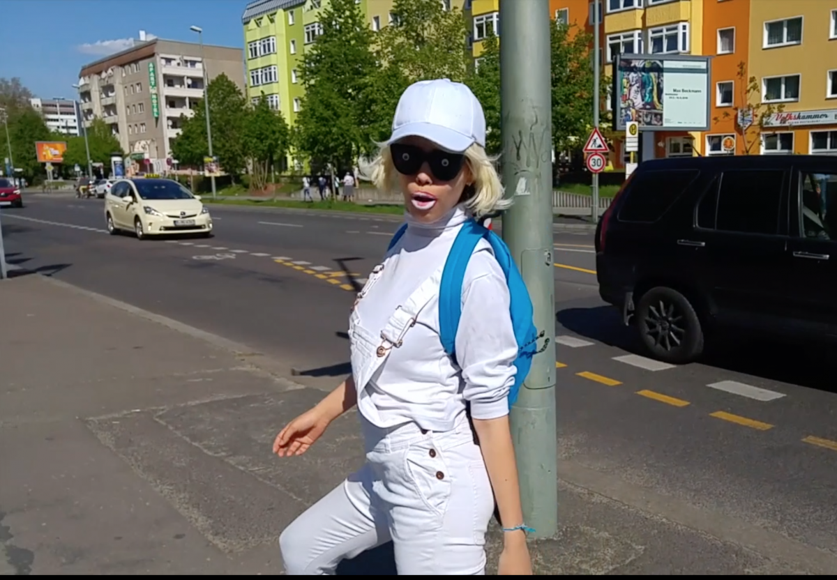 Videostill aus My Mother Ruth Caramba